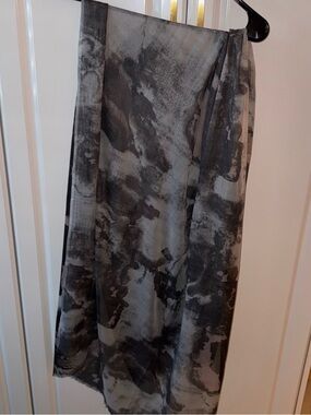 Lightweight Gray Abstract Print Scarf